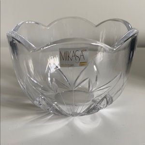 Mikasa 4.5 inch decorative glass bowl gift box